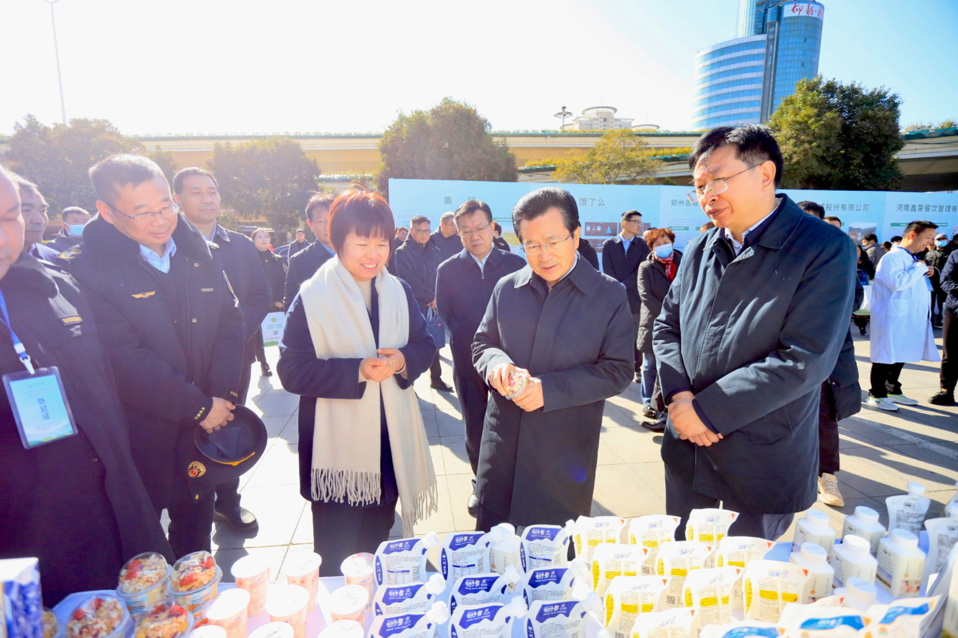 花花牛丨落實食品生產(chǎn)加工企業(yè)質(zhì)量安全主體責(zé)任，助力人民群眾生活更美好——2023年河南省暨鄭州食品安全宣傳周啟動儀式隆重舉行