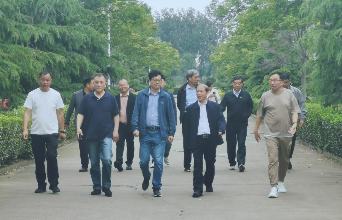 花花牛丨河南農(nóng)業(yè)大學黨委副書記、校長介曉磊一行蒞臨花花牛河南瑞亞參觀調(diào)研