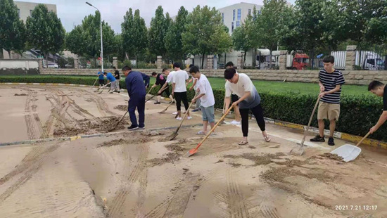 微光匯聚、風雨同舟，我們一起扛！