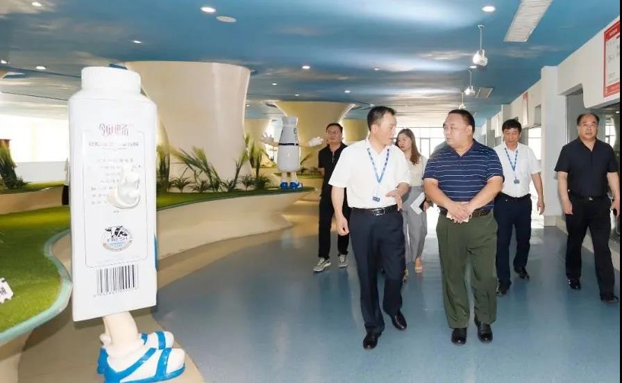 快訊 | 河南省人民政府食品安全委員會辦公室第三批食品安全示范區(qū)驗收組領(lǐng)導蒞臨花花牛乳業(yè)集團驗收食品安全示范區(qū)建設(shè)情況