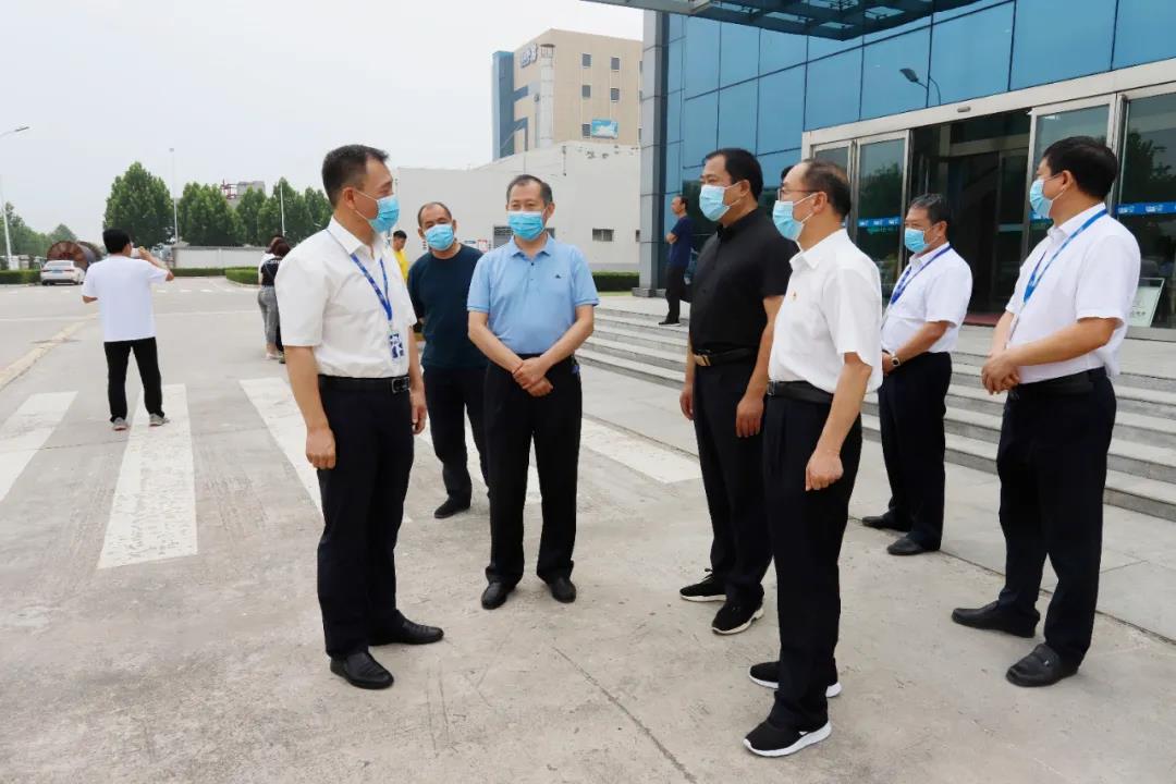 鄭州市安全生產(chǎn)雙重預(yù)防體系建設(shè)現(xiàn)場觀摩會(huì)在花花牛乳業(yè)集團(tuán)鄭州分公司召開