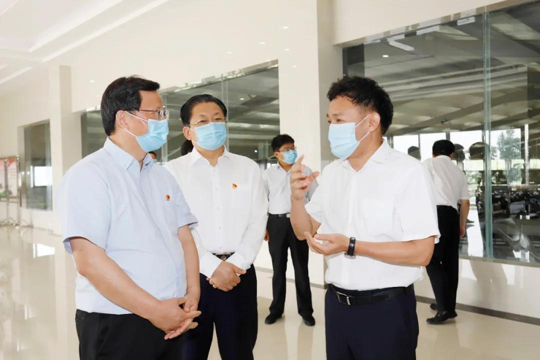 快訊 | 河南省委常委、省紀委書記、省監(jiān)委主任任正曉蒞臨花花牛乳業(yè)集團新蔡瑞亞牧場調(diào)研