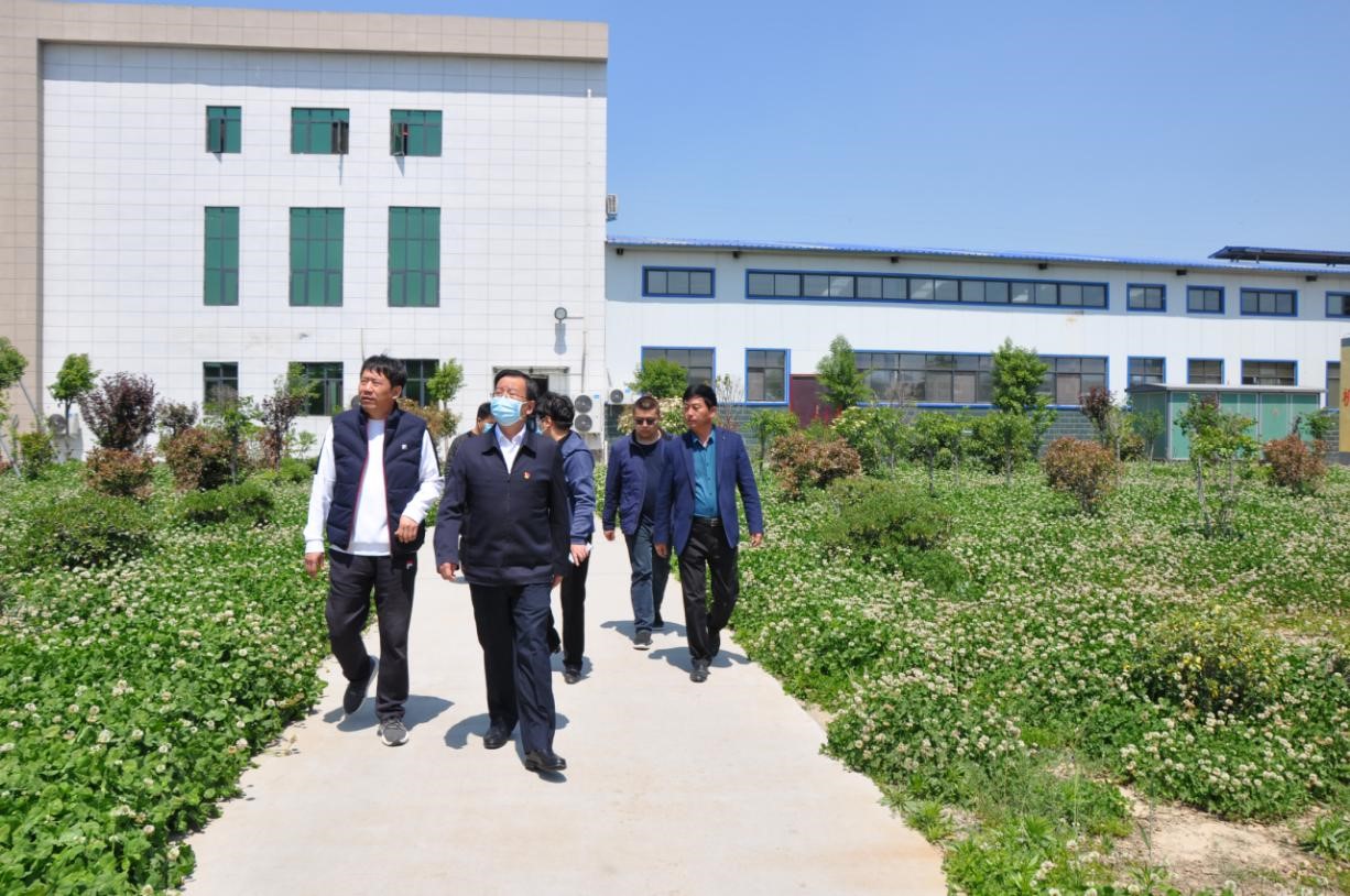 商丘市委常委、宣傳部部長王全周一行蒞臨睢縣瑞亞牧業(yè)有限公司調(diào)研