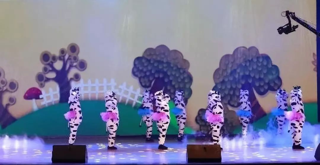 “贏在2019”，花花牛乳業(yè)集團(tuán)2019年新春晚會(huì)盛大開(kāi)幕