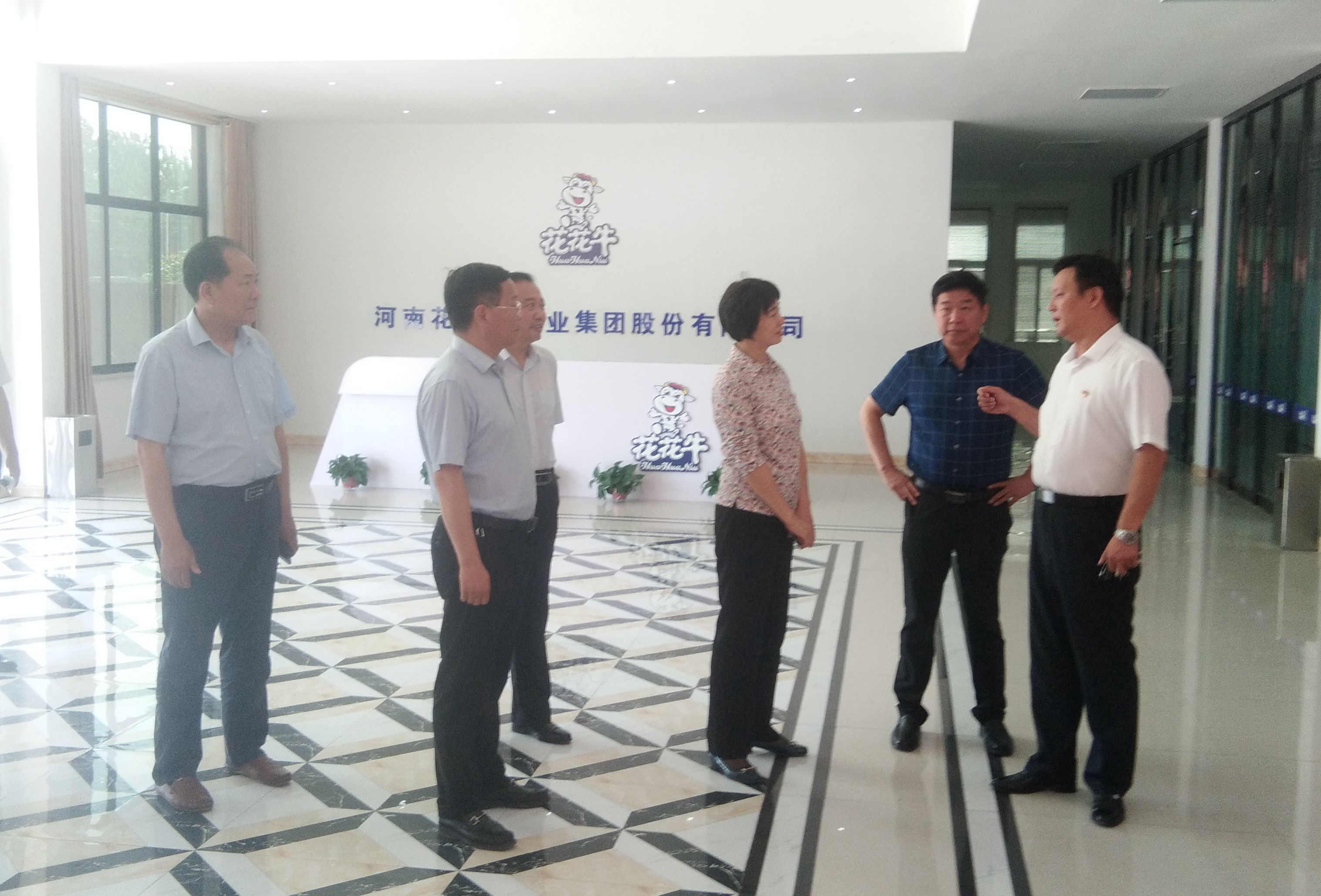 駐馬店市委常委、統(tǒng)戰(zhàn)部長(zhǎng)姚新文 蒞臨花花牛乳業(yè)集團(tuán)總部調(diào)研