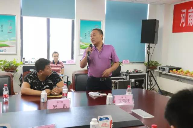 河南省食品安全座談會(huì)暨百場食安講座進(jìn)校園啟動(dòng)儀式在花花牛舉行