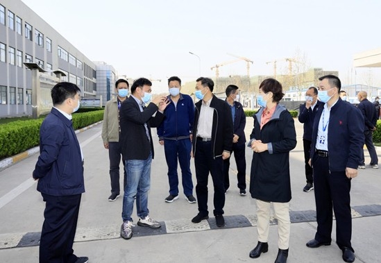 鄭州市人大副主任孫黎、市政府副市長李喜安一行 蒞臨花花牛開展“三送一強”活動