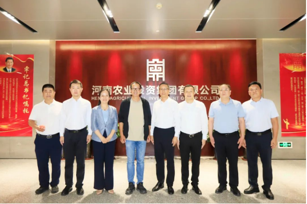 東方甄選俞敏洪先生到訪河南農(nóng)投集團，品嘗花花牛產(chǎn)品并給予高度評價